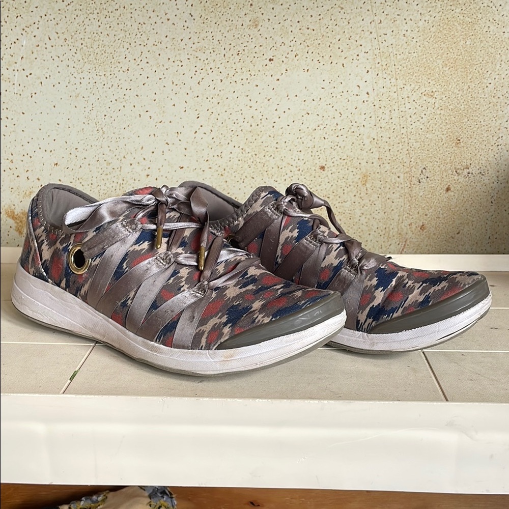 Source Unknown Multicolor Patterned Sneakers